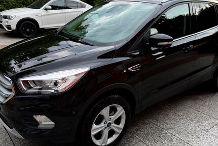 Ford Kuga 71.000 km 11.980 &euro; München 81827