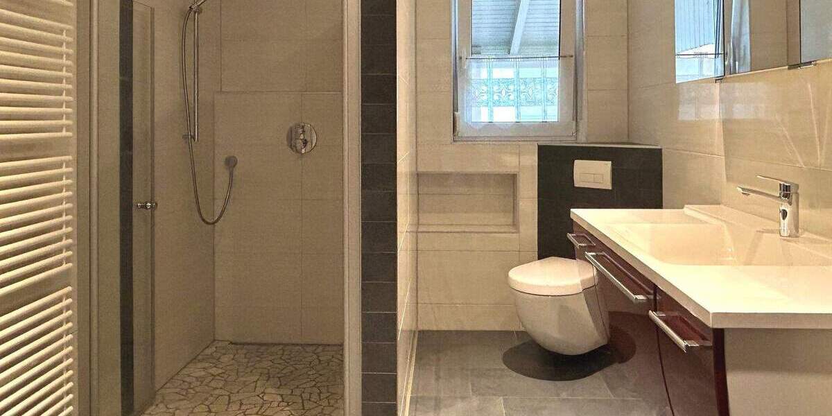 Mehrfamilienhaus, Wohnhaus Hunderdorf - 9 Zimmer, 237 m&sup2;, 559.000&euro; | Angebot:25668455