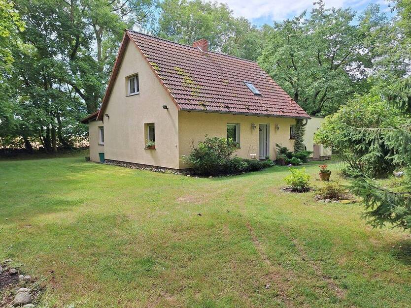 Mit ausbaufähiger Feldsteinscheune - Einfamilienhaus am Feldrand nahe Züssow