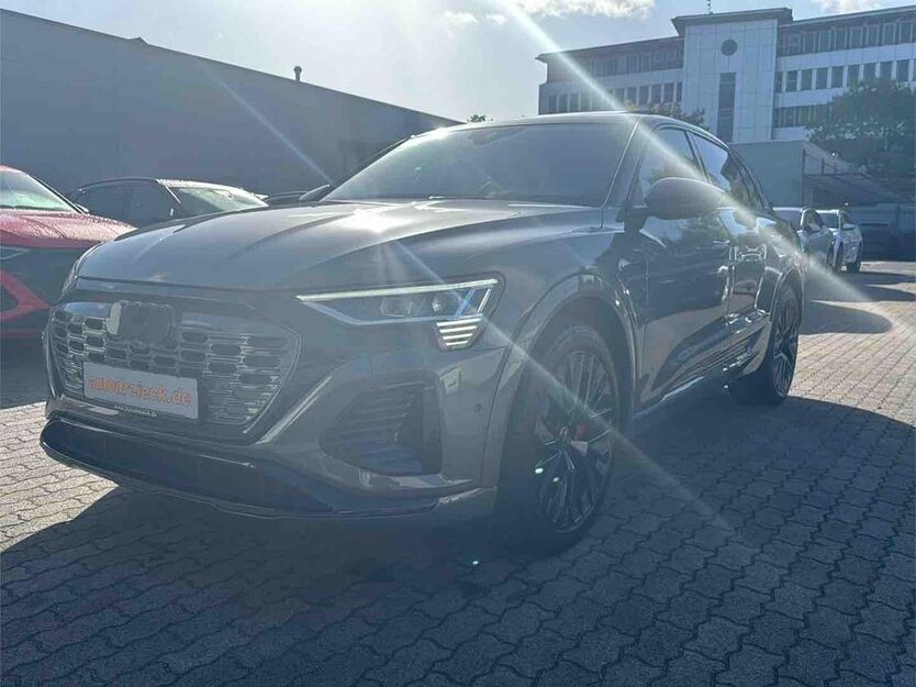 Audi Q8 e-tron 30.648 km 63.950 € Hamburg 22047