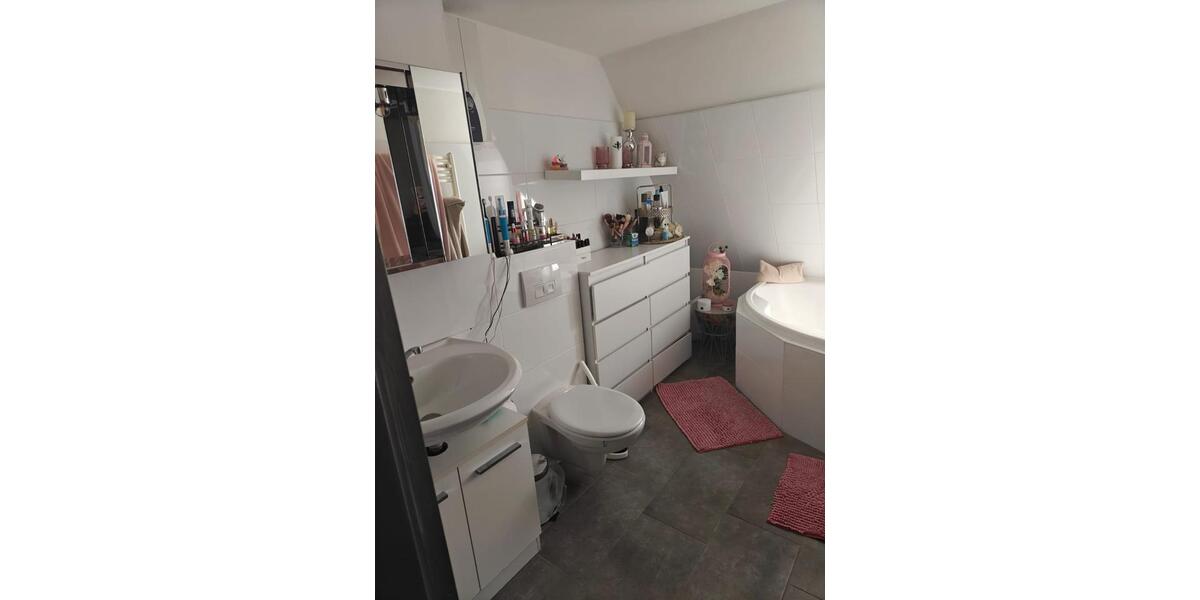 Dachgeschoßwohnung Kreuztal - 2.5 Zimmer, 68 m&sup2;, 139.000&euro; | Angebot:26266043