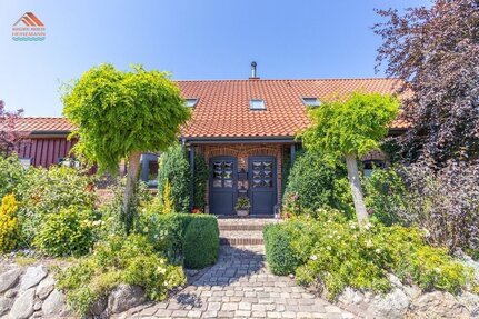 Großzügiges Ein-Zweifamilienhaus mit wunderschönem Garten in Drangstedt