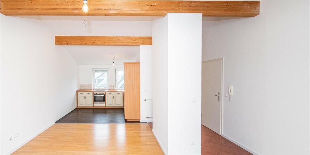 Vermietung: Helle Dachgeschosswohnung mit Balkon und Wohlfühlambiente - Dachgeschoßwohnung Cham | Angebot:24787865