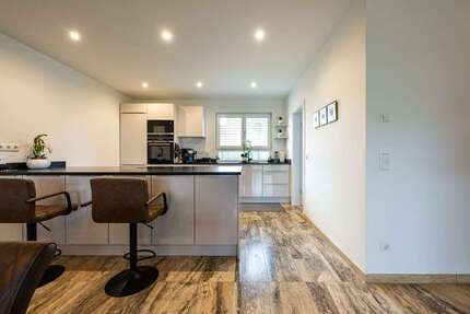 Haus zum Kaufen in Stadtbergen 995.000 € 180 m²