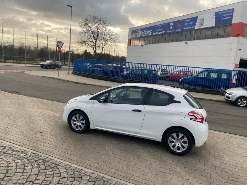 Peugeot 208 88.000 km 4.999 € Düsseldorf 40599