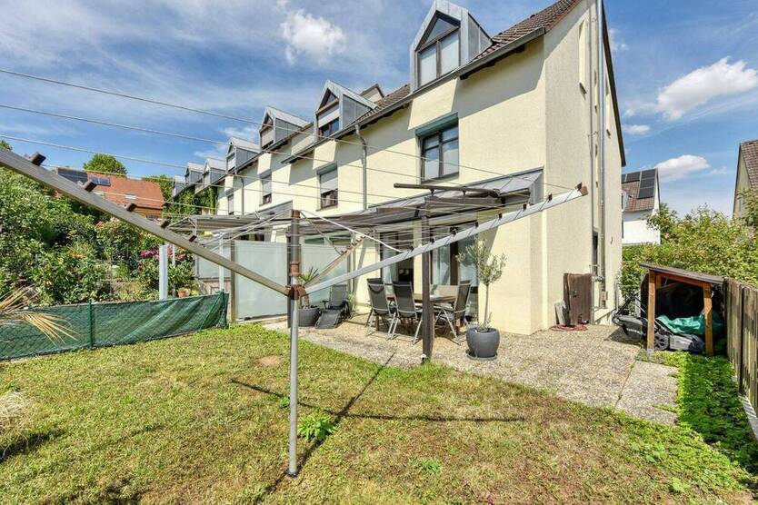 +++ TOP gepflegt & modernisiert - sonnig & ruhig - 1-Fam.-REH - 2 Bäder mit Fenster - Hobbyraum, Pelletkamin, EBK, TG... 5 zimmer
