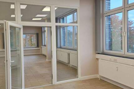 Gewerbeobjekt Seevetal Maschen - 2 Zimmer, 145 m&sup2;, 1.370&euro; | Angebot:25778989