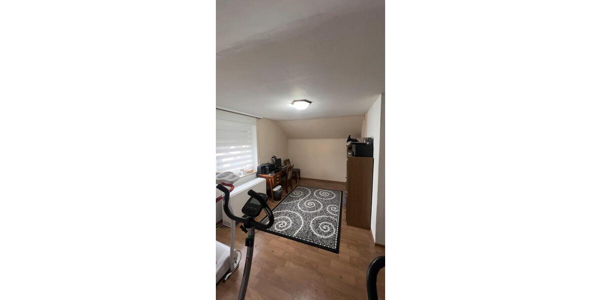 Einfamilienhaus Bisingen - 8 Zimmer, 180 m&sup2;, 1.500&euro; | Angebot:24841459