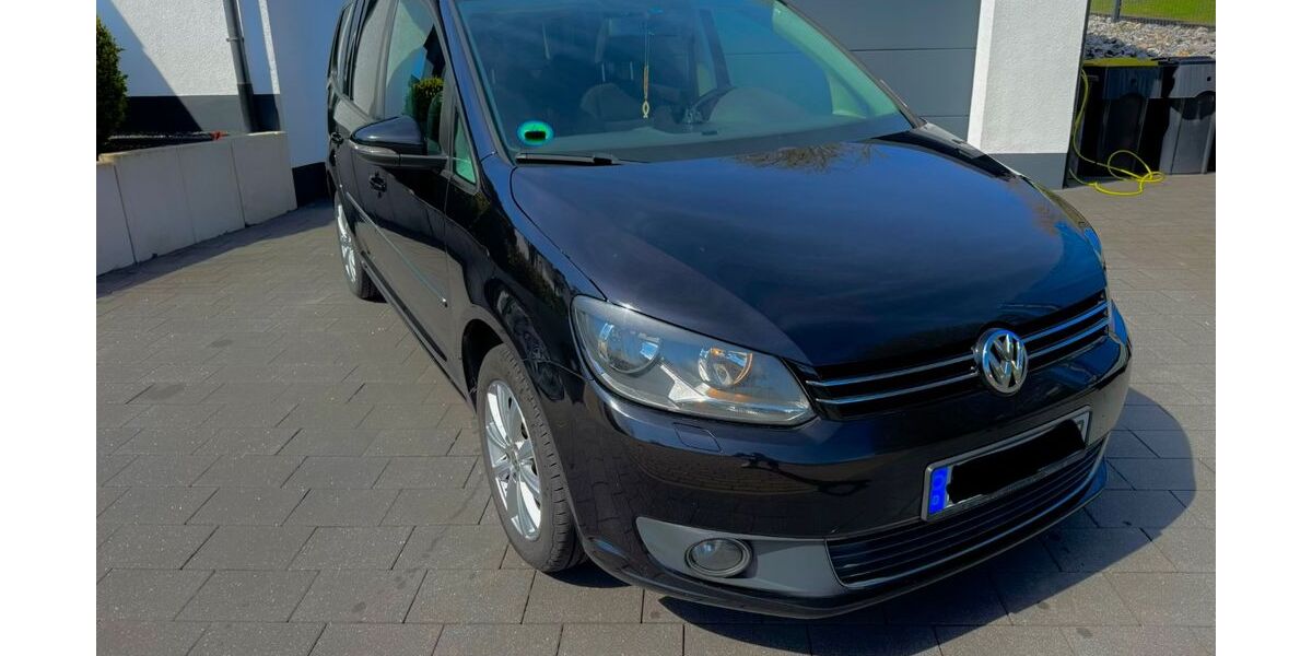 VW Touran 228.350 km 9.999 &euro; Balve 58802
