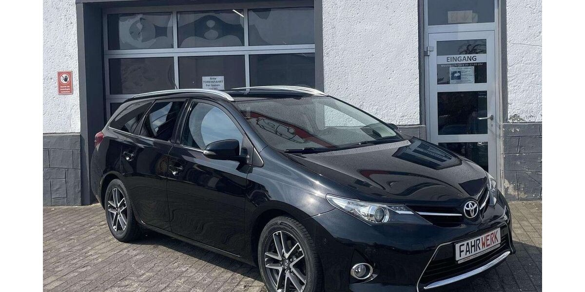 Toyota Auris 155.000 km 9.000 &euro; Grimma 04668