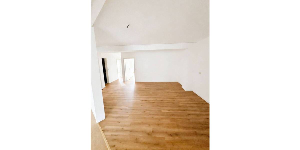 Etagenwohnung Künzell - 3 Zimmer, 150 m&sup2;, 920&euro; | Angebot:26376580