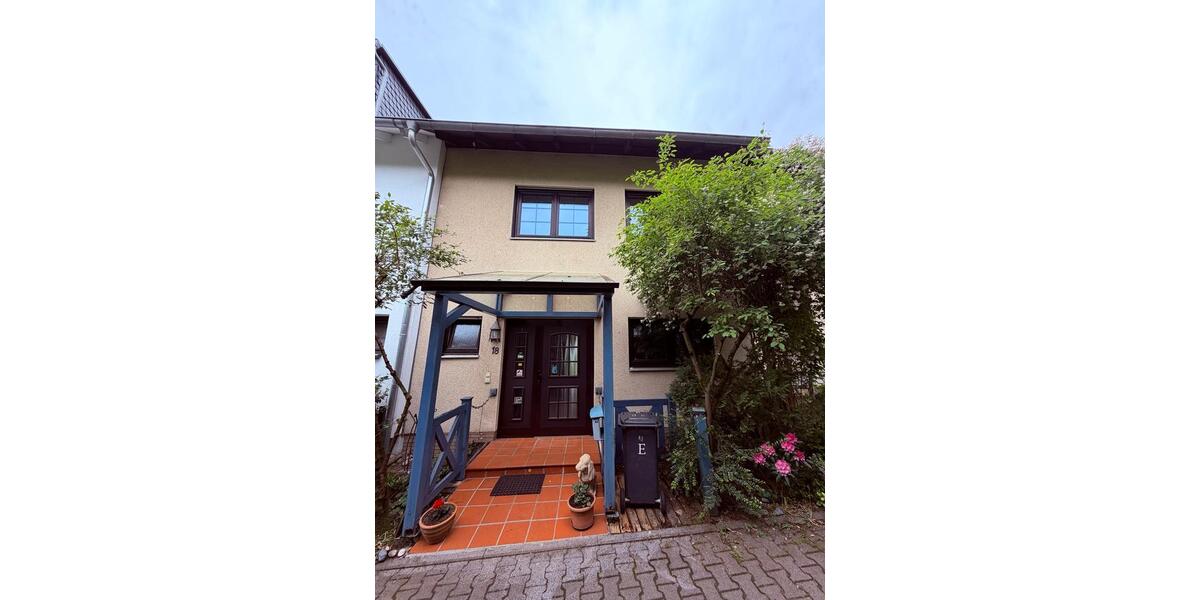 Reihenhaus Frankfurt am Main Oberrad - 6 Zimmer, 155 m&sup2;, 2.500&euro; | Angebot:26594364