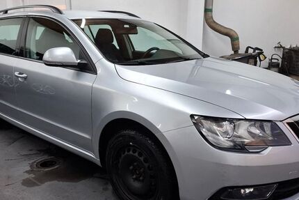 Skoda Superb 241.337 km 2.990 &euro; Cottbus 03042