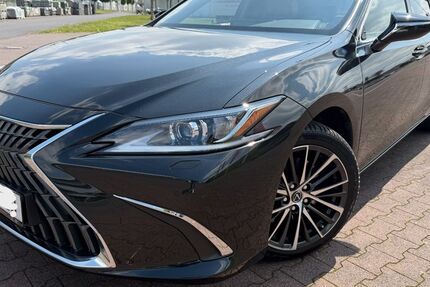 Lexus ES 300 43.000 km 39.990 &euro; Köln 51103