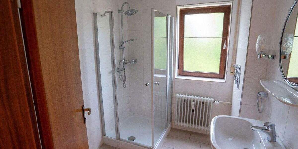 Etagenwohnung Singen - 4 Zimmer, 100 m&sup2;, 290.000&euro; | Angebot:25781556