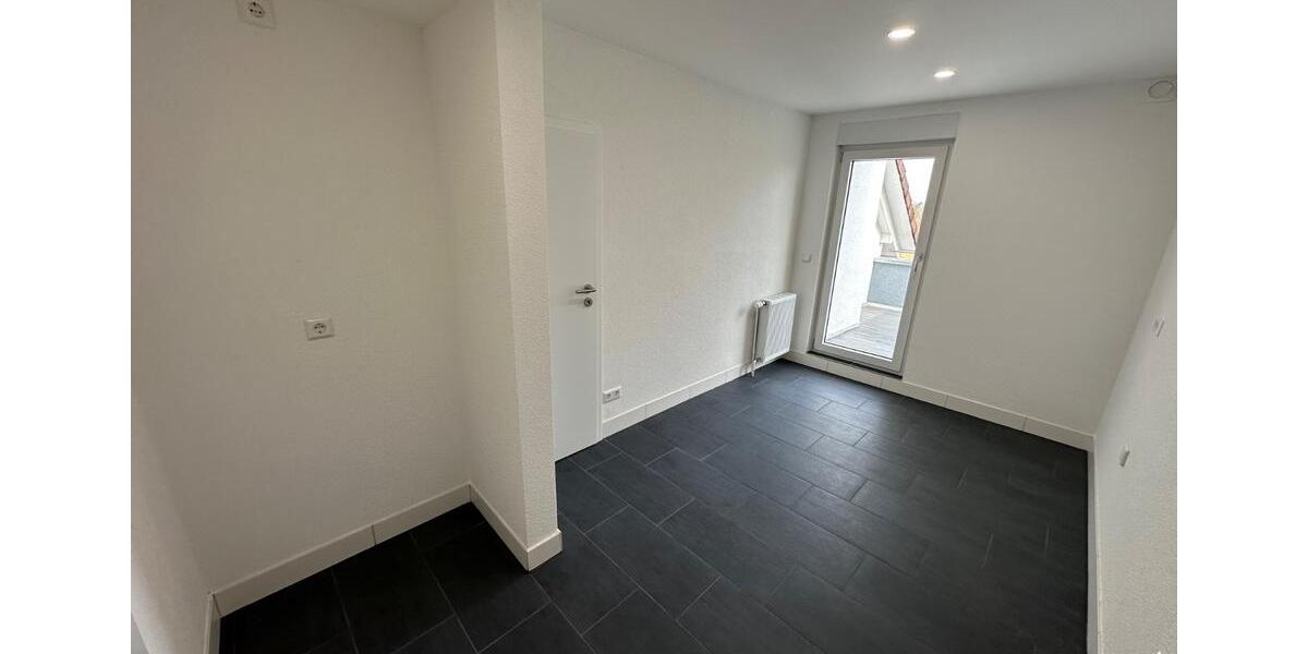 Etagenwohnung Rastatt - 4.5 Zimmer, 145 m&sup2;, 1.450&euro; | Angebot:24873257