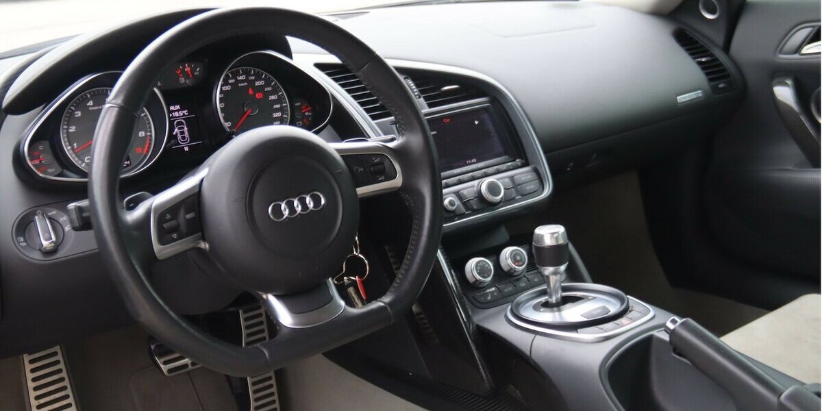 Audi R8 4.2 FSI QUATTRO/BANG & OLUFSEN/MMI NAVI/PDC 96.807 km 54.900 &euro; Villingen-Schwenningen 78054