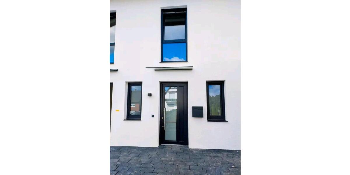 Schönes, geräumiges Haus mit 3 Zimmern 3 zimmer