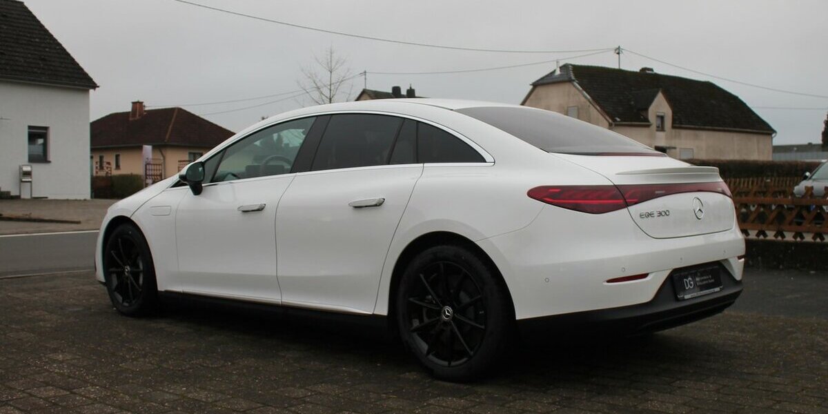 Mercedes-Benz EQE 300 Mercedes Garantie bis 2031 12.000 km 47.400 &euro; Badem 54657