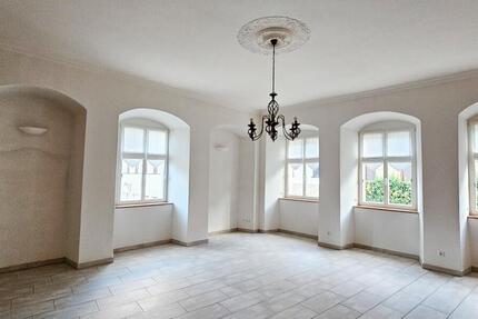 Wohnen mit Blick auf’s Schloss – traumhafte Wohnung am Markt in Schwarzenberg! 3 zimmer