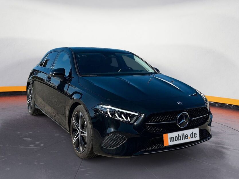 Mercedes-Benz A -Klasse A 200 Burmester, Navi, Win 14.650 km 31.950 € 0Null