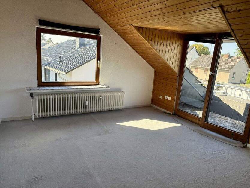 MEHRFAMILIENHAUS IN BEGEHRTER LAGE VON REFRATH 8 zimmer