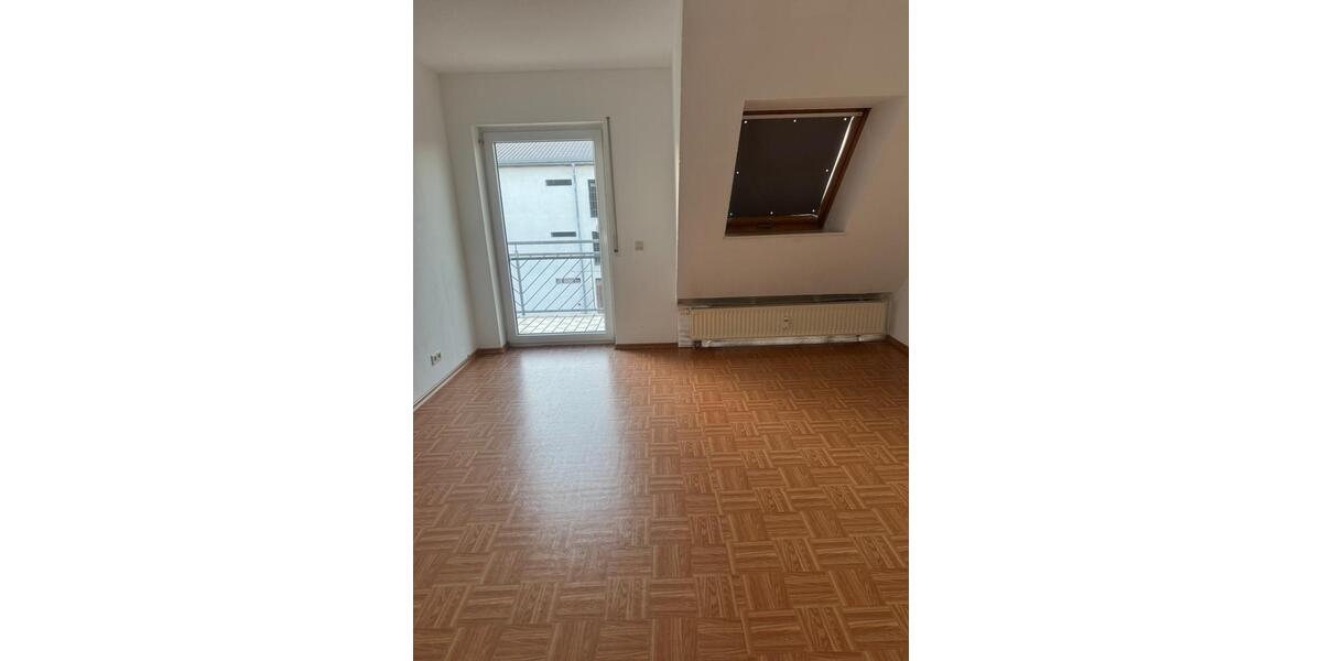 Dachgeschoßwohnung Günzburg - 4 Zimmer, 82 m&sup2;, 770&euro; | Angebot:26708616