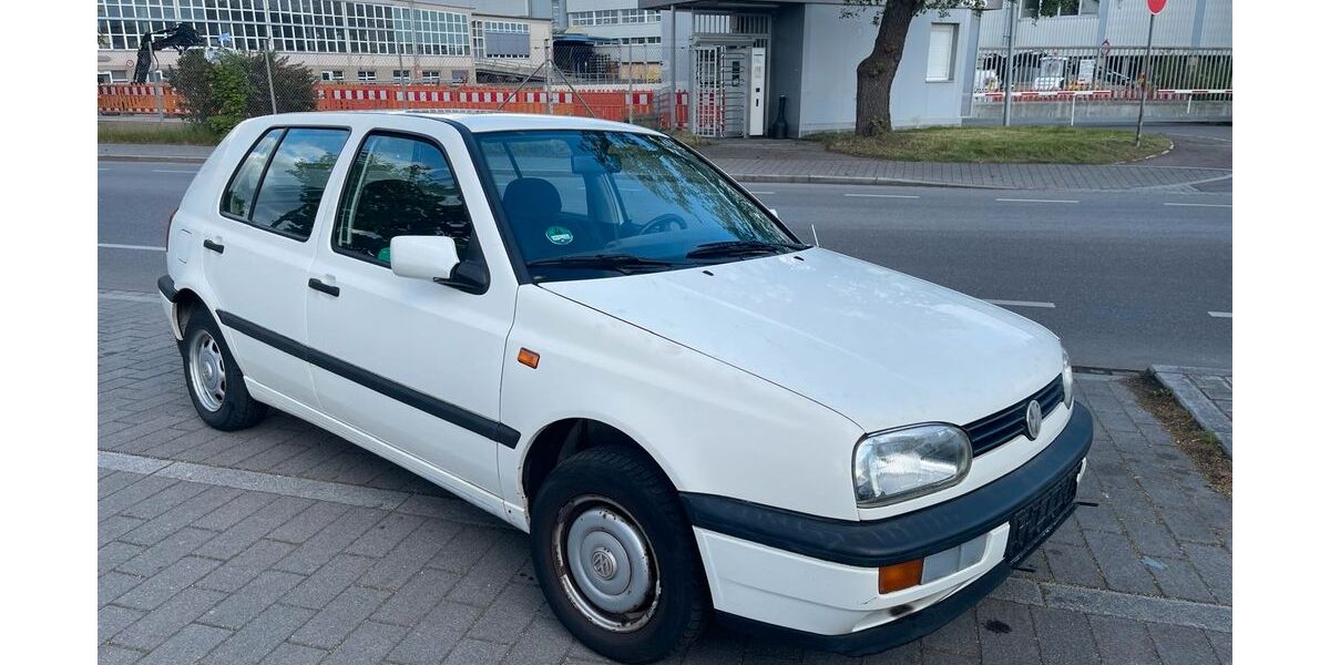 VW Golf 135.000 km 2.499 &euro; Friedrichshafen 88046