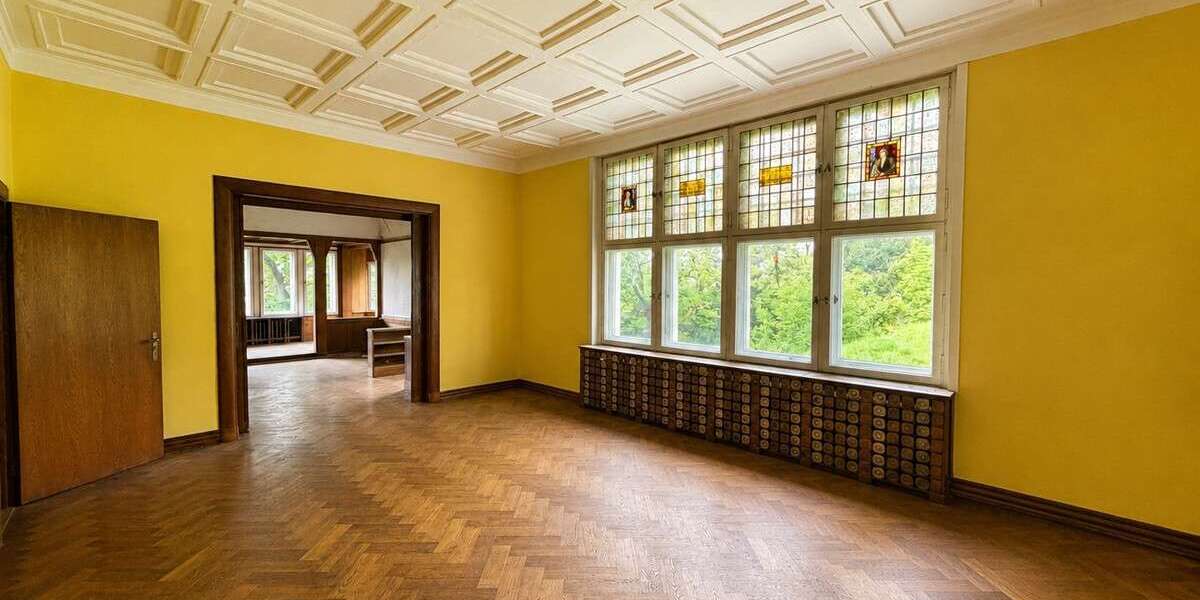Denkmalgeschützte Fabrikantenvilla an der Weser – Parkgrundstück mit drei zusätzlichen Bauplätzen - Villa Vlotho | Angebot:27254373