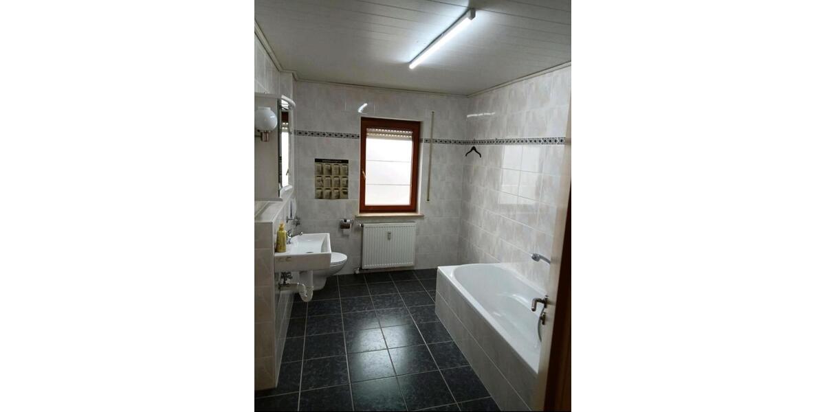 Dachgeschoßwohnung Haßfurt - 3 Zimmer, 95 m&sup2;, 850&euro; | Angebot:25644002