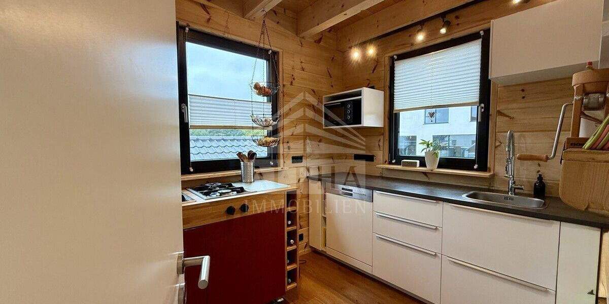 *VERKAUFT* Modernes Blockhaus-Idyllisch gelegene Doppelhaushälfte mit Büroräumen & Traumgarten 6 zimmer