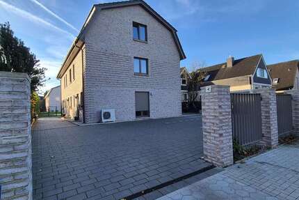 Haus zum Mieten in Norderstedt 2.160 € 102 m² 3.5 zimmer