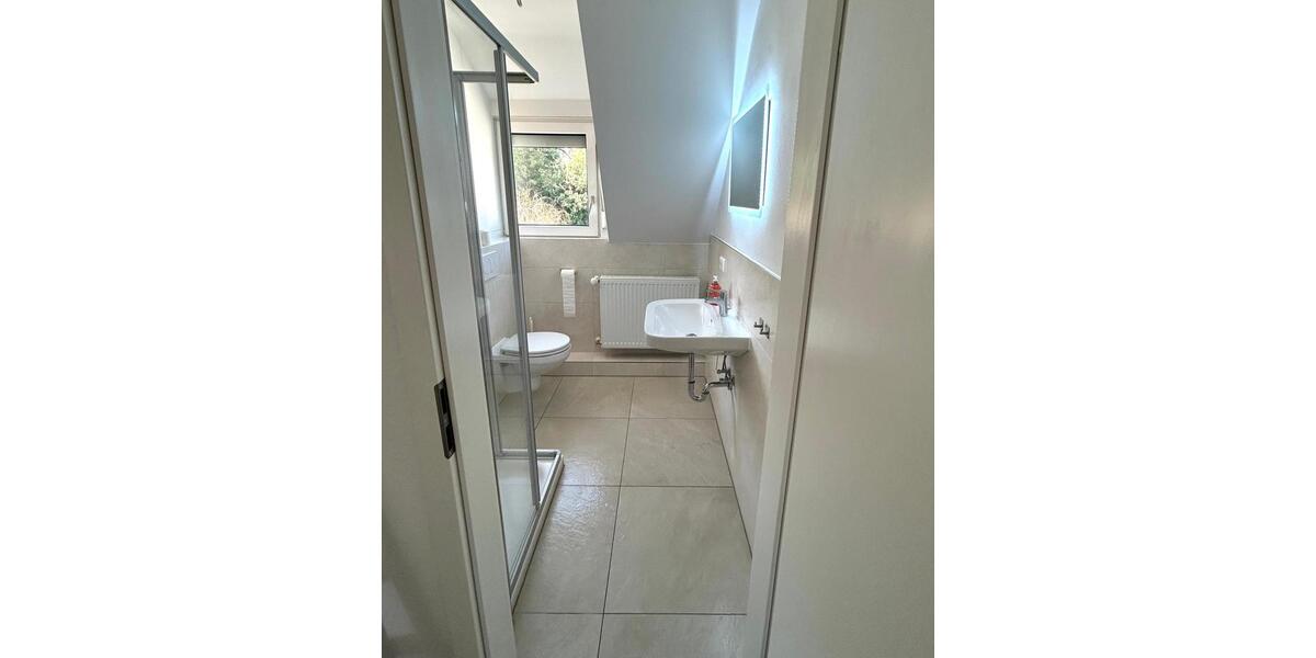 Dachgeschoss Wohnung 3 Zimmer 65 qm mit Balkon und Gartennutzung zimmer