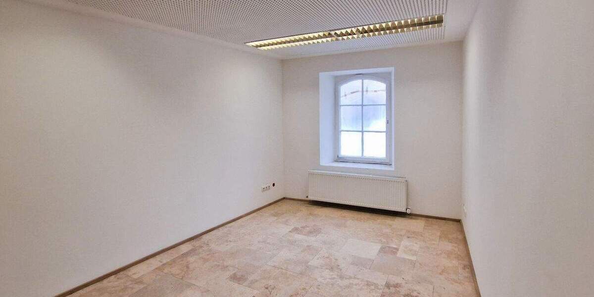 Moderne Büroflächen bis ca. 300 m² - Erstbezug nach Sanierung in der Amberger Altstadt zimmer