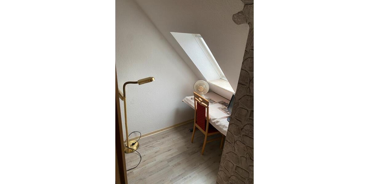 Dachgeschoßwohnung Lüder - 4 Zimmer, 116 m&sup2;, 950&euro; | Angebot:23865055