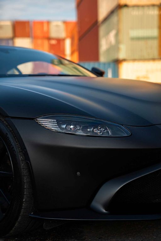 Aston Martin V8 Vantage 39.899 km 103.999 € München 80999