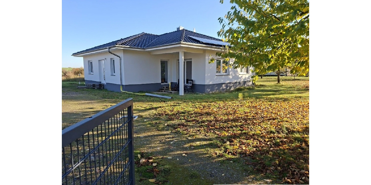 Ländliche Ruhe trifft moderneTechnik- Energiesparender Neubau-Bungalow - Einfamilienhaus Falkenberg | Angebot:26785333