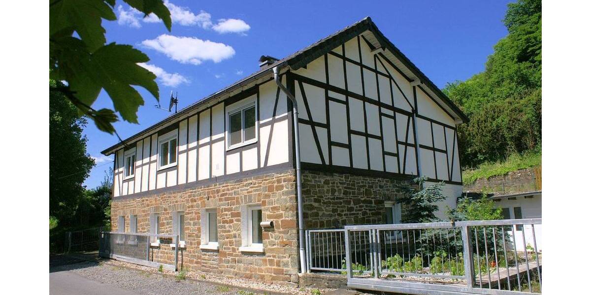 Einfamilienhaus Ruppichteroth Bröleck - 9 Zimmer, 218 m&sup2;, 298.000&euro; | Angebot:23588607