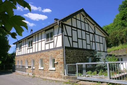 Haus Ruppichteroth Bröleck - 9 Zimmer, 218 m&sup2;, 298.000&euro; | Angebot:23588607