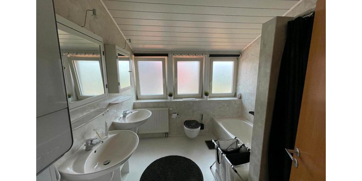 Dachgeschoßwohnung Laichingen - 3.5 Zimmer, 115 m&sup2;, 1.180&euro; | Angebot:26550372