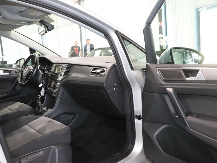 VW Golf Sportsvan 1.2 TSI / 2-ZONEN-KLIMAAUTOMATIK 120.000 km 8.777 € Hamm 59077
