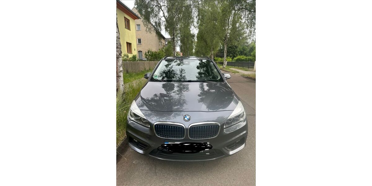 BMW 225 Active Tourer 101.802 km 15.990 &euro; Berlin 12307