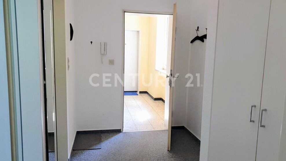 Uninähe! Helle Etagenwohnung mit großzügigem Balkon 1 zimmer