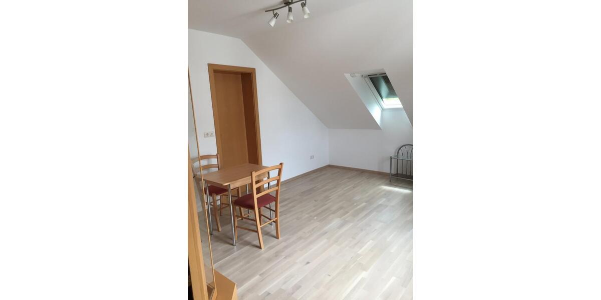 Dachgeschoßwohnung München Schwabing-Freimann - 1 Zimmer, 20 m&sup2;, 600&euro; | Angebot:26635814