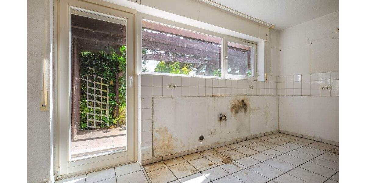 Sonniges Anwesen mit Traumgrundstück in sanierungsbedürftigem Zustand 5 zimmer