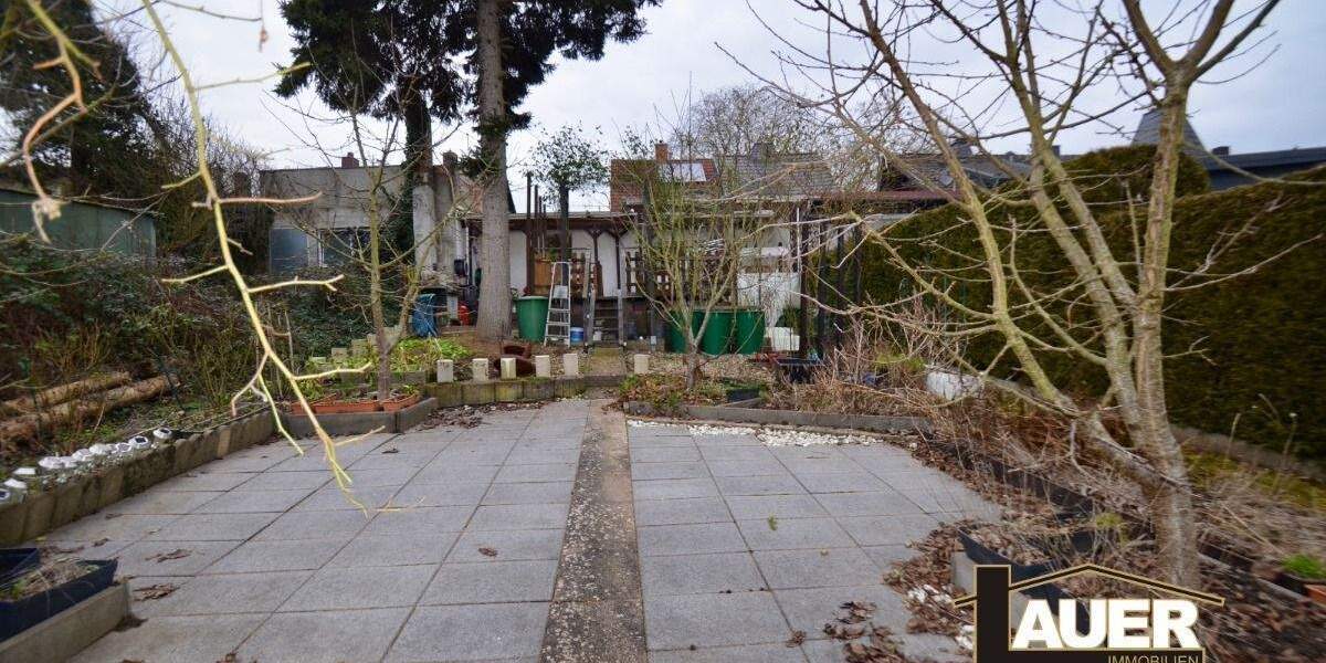 Doppelhaushälfte mit großem Garten in Saabrücken zu Verkaufen. 6 zimmer