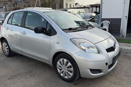 Toyota Yaris 135.000 km 2.300 &euro; Düsseldorf 40233