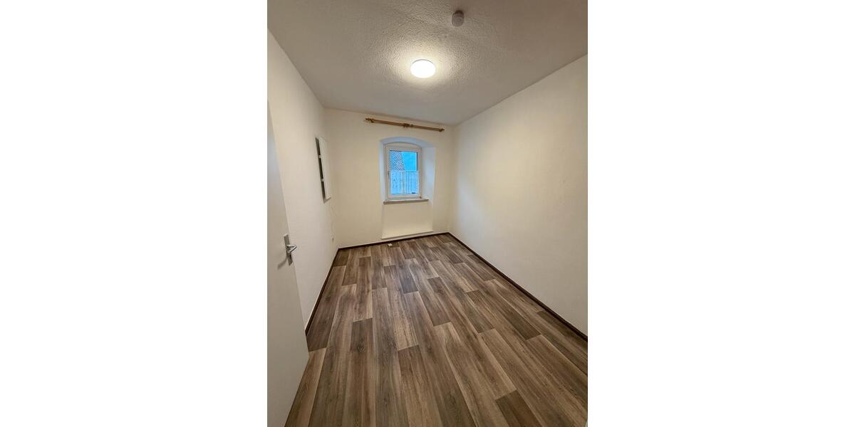 Frisch renoviertes Reihenmittelhaus zum Vermieten 6 zimmer