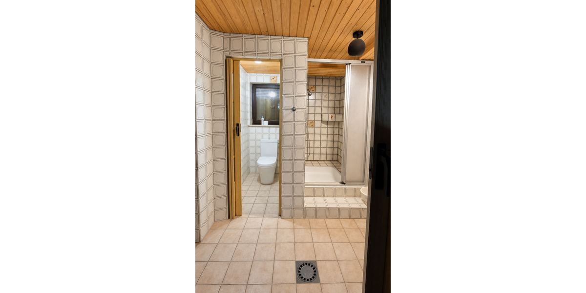 Provisionsfrei* Zweifamilienhaus mit 231 m², Ausbaupotenzial & Doppelgarage — provisionsfrei in Keltern-Weiler - Mehrfamilienhaus, Wohnhaus Keltern | Angebot:27113628