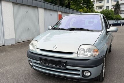 Renault Clio 198.000 km 950 &euro; Düsseldorf 40211